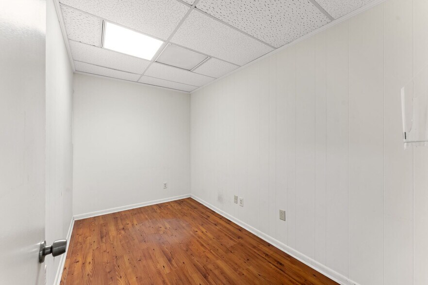 More Photos Of 2629 W 23rd St, Panama City Office For Sale