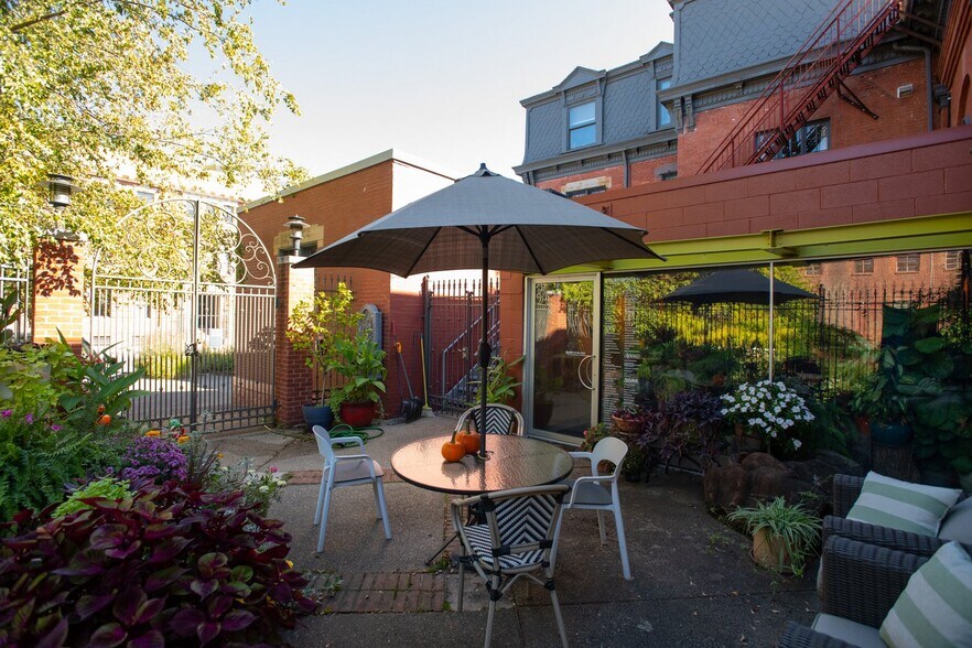 More Photos Of 1940 5th Ave, Pittsburgh Office For Sale