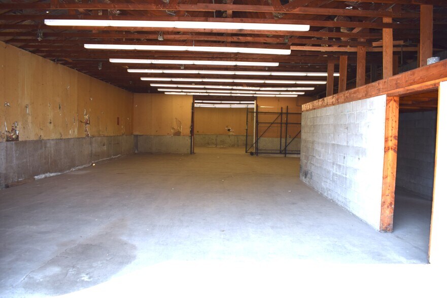 More Photos Of 613 Pacific Ave S, Kelso Distribution For Lease
