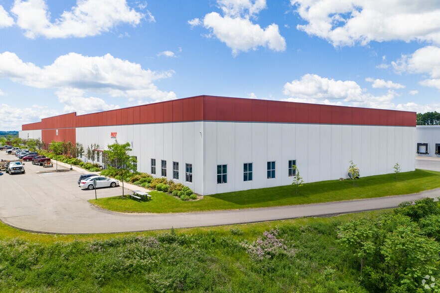 More Photos Of 400 Crown Ct, Oakdale Unknown For Lease