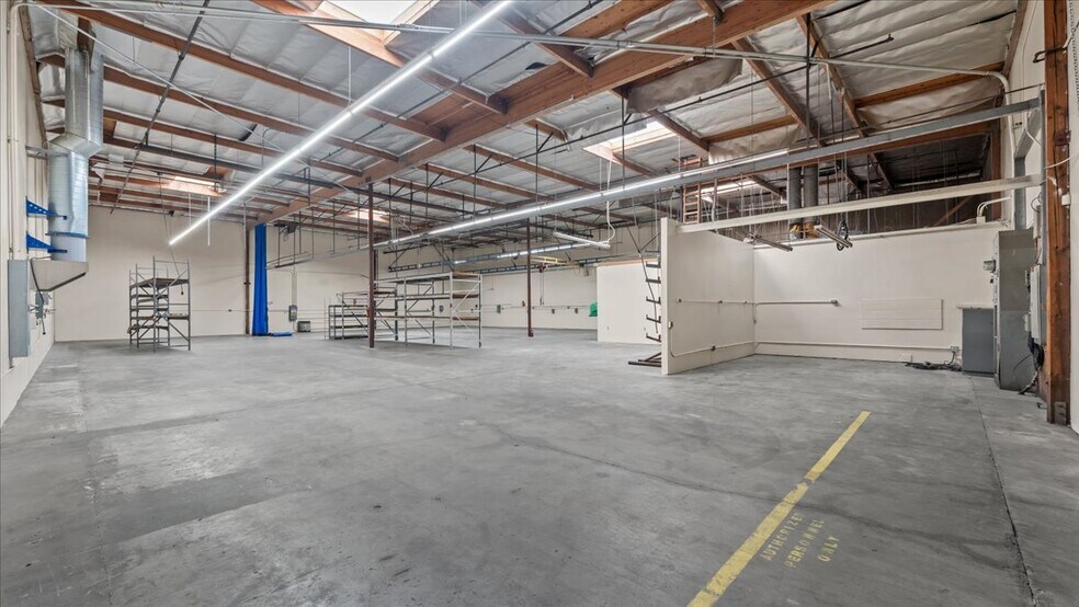 More Photos Of 9262 Bally Ct, Rancho Cucamonga Warehouse For Lease