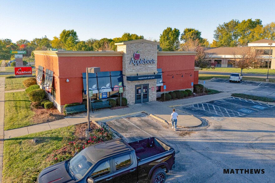 Primary Photo Of 1301 Kansas Dr, Paola Restaurant For Lease