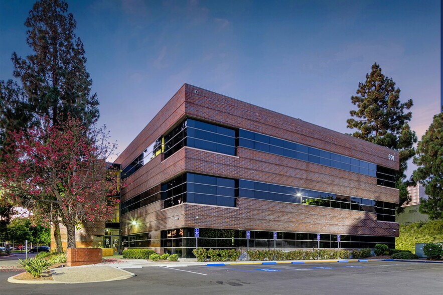 More Photos Of 601 S Lewis St, Orange Office For Sale