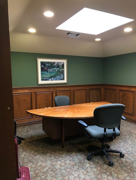 More Photos Of 15224 Kercheval St, Grosse Pointe Office For Sale