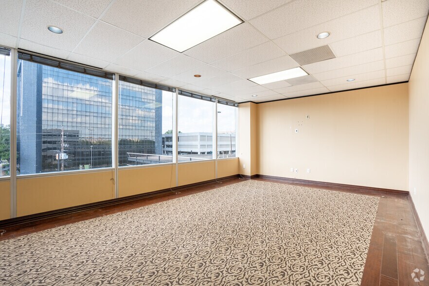 More Photos Of 397 N Sam Houston Pky E, Houston Office For Sale