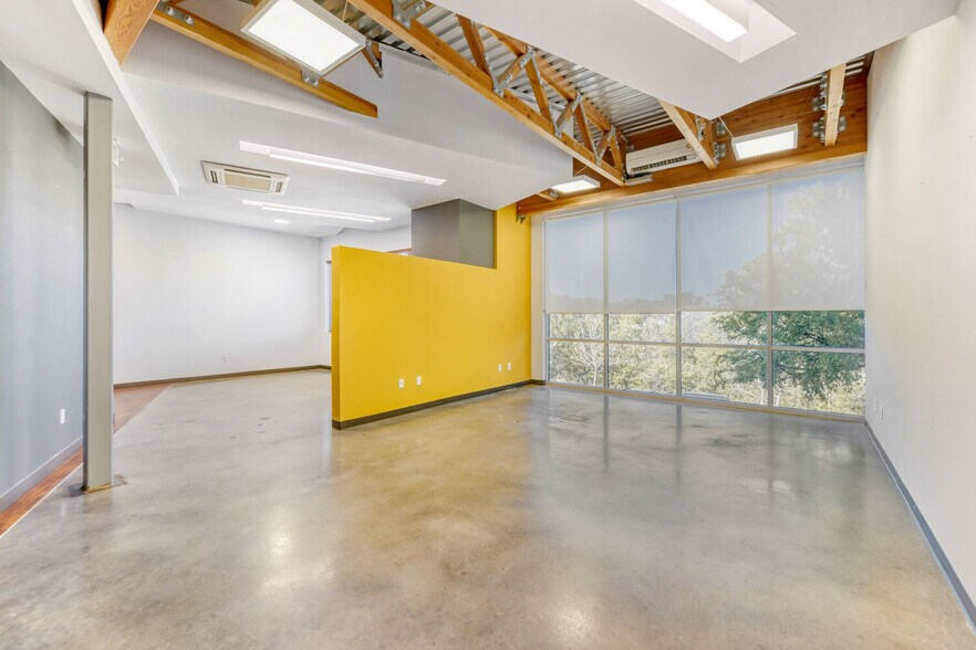 More Photos Of 4910 W Highway 290, Austin Office For Lease
