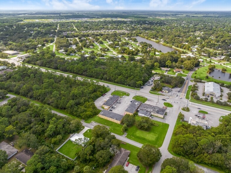 More Photos Of 5180-5186 Turnpike Feeder Rd, Fort Pierce General Retail For Sale