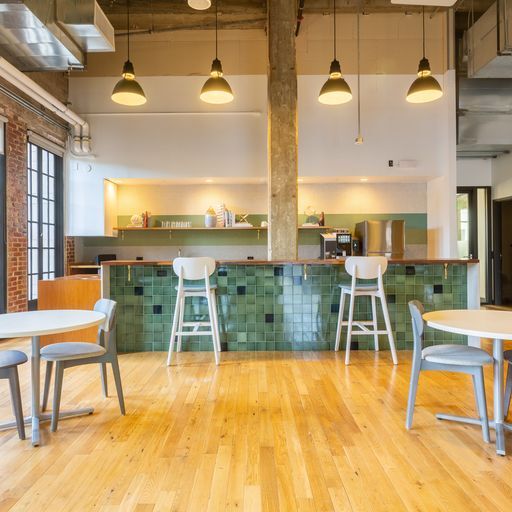 More Photos Of 811 W 7th St, Los Angeles Coworking Space