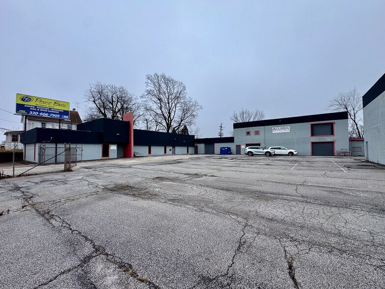 More Photos Of 1050 Triplett Blvd, Akron Warehouse For Sale
