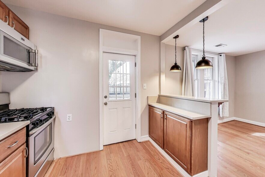 More Photos Of 212 Elm St NW, Washington Apartments For Sale