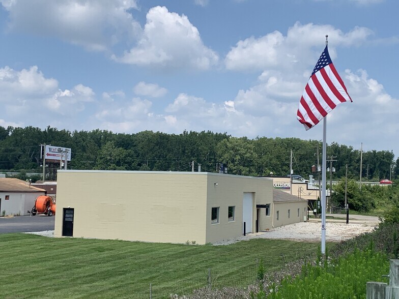 Primary Photo Of 2117 W First St, Springfield Warehouse For Lease