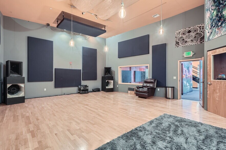 More Photos Of 11919 W I-70 N, Wheat Ridge Warehouse For Sale