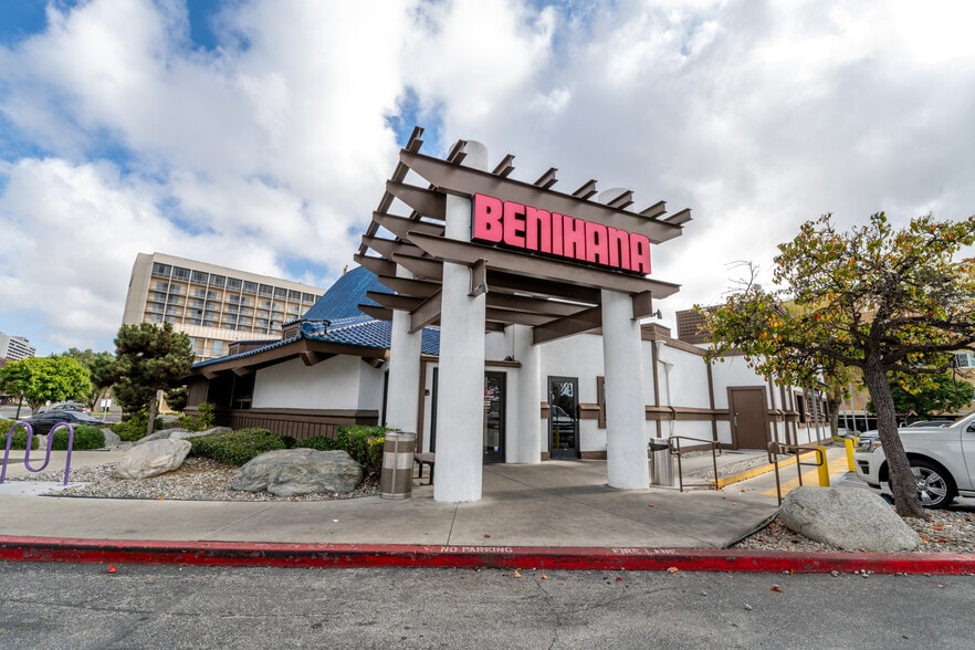 More Photos Of 21201-21327 Hawthorne Blvd, Torrance Unknown For Lease