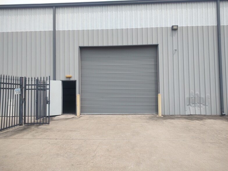 More Photos Of 6710 Bourgeois Rd, Houston Warehouse For Sale