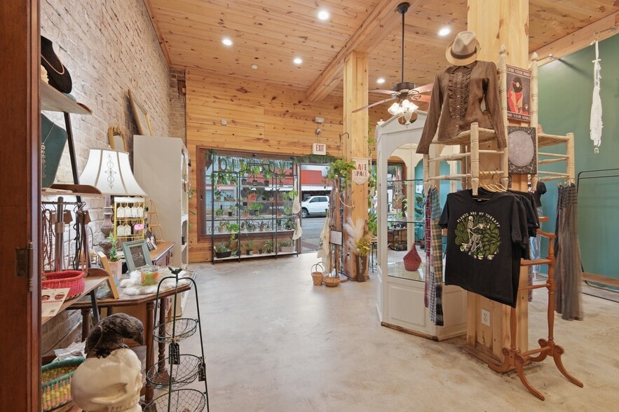More Photos Of 131 S Lee St, Fort Gibson General Retail For Sale