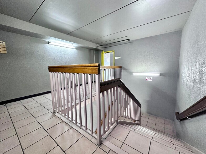 More Photos Of 2075 Highway 192 W, London Hotel For Sale