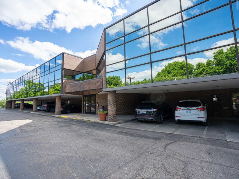 More Photos Of 43494 Woodward Ave, Bloomfield Hills Medical For Lease