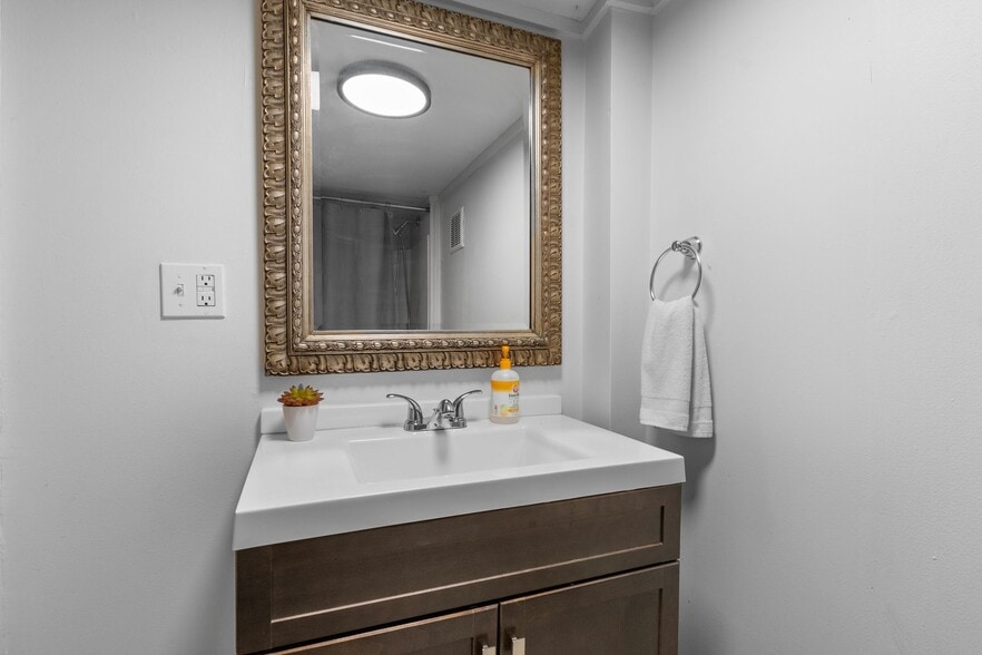 More Photos Of 33 Vance Ave, Black Mountain Apartments For Sale