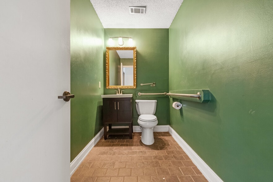 More Photos Of 478 Boulevard SE, Atlanta General Retail For Lease