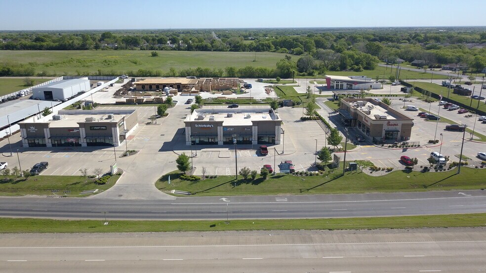More Photos Of 402 N Interstate Highway 45, Ennis Storefront Retail Office For Lease