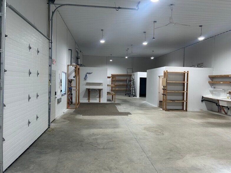 More Photos Of 1622 S Williams Ln, Spokane Light Distribution For Lease