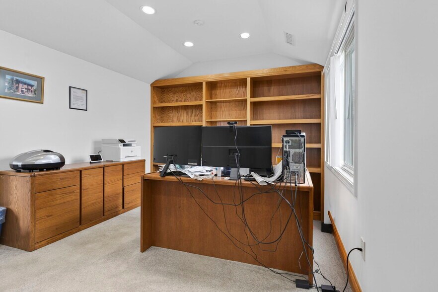 More Photos Of 24 Stickney Ter, Hampton Office For Sale