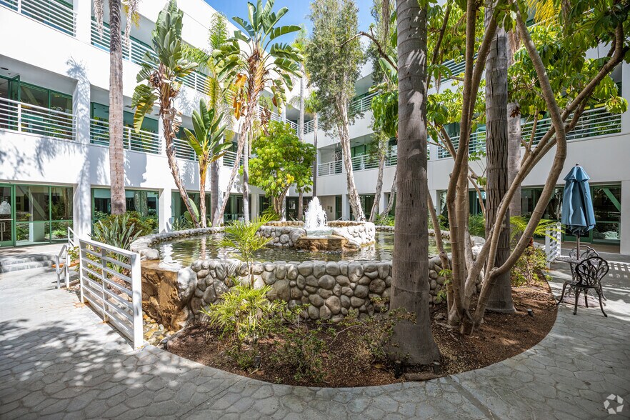 More Photos Of 12396 World Trade Dr, San Diego Medical For Lease