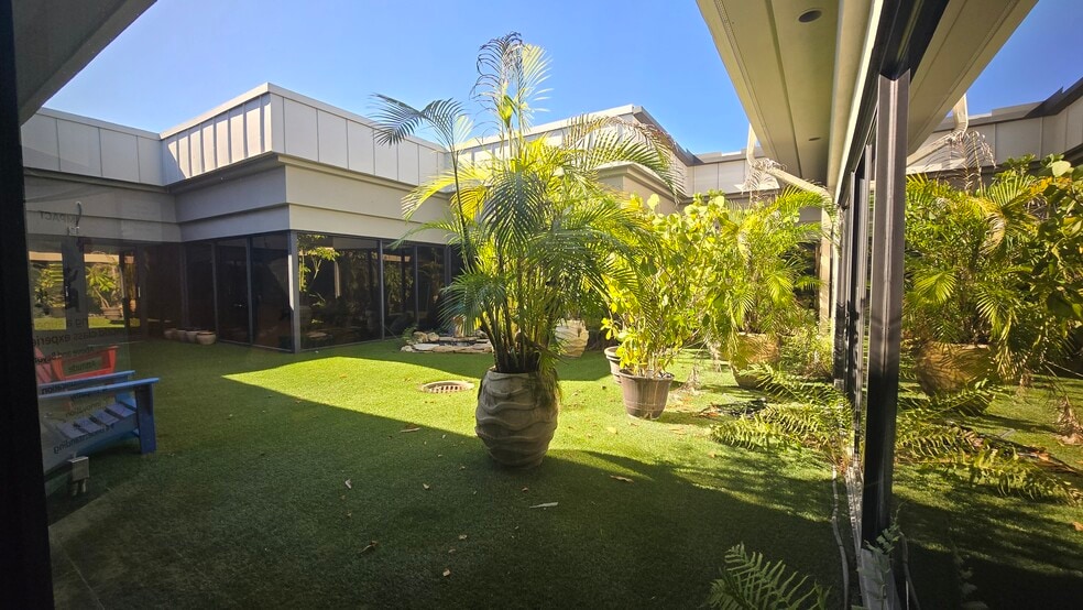 More Photos Of 13075 US Highway 19 N, Clearwater Flex For Lease