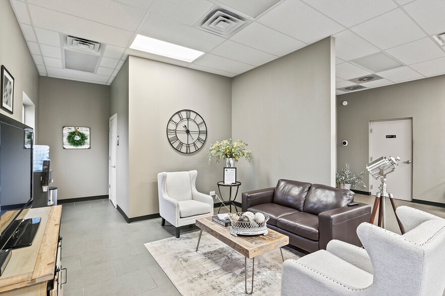 More Photos Of 2940 Weber Dr, Aurora Auto Repair For Sale