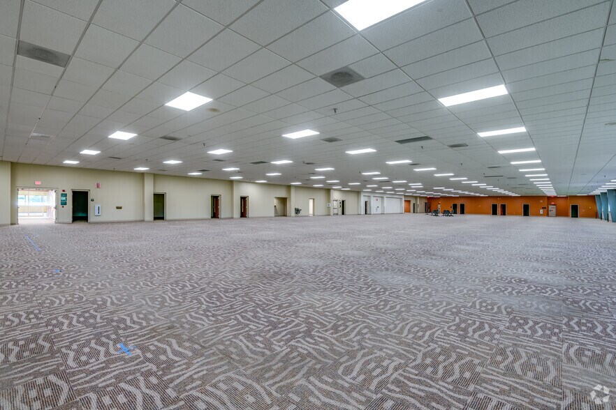 More Photos Of 1555 Glory Rd, Green Bay Manufacturing For Lease