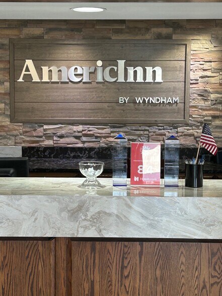 More Photos Of 222 W 2nd St, Ottumwa Hotel For Sale