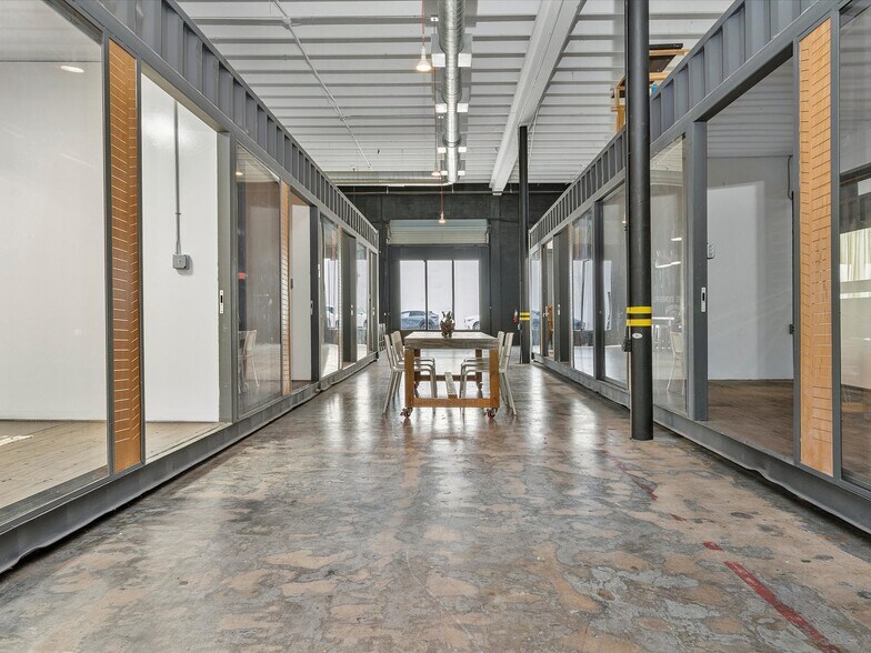 More Photos Of 251-253 NE 69th St, Miami Warehouse For Lease