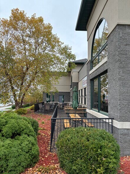 More Photos Of 1001-1007 Canal Shore Dr SW, Le Claire General Retail For Lease