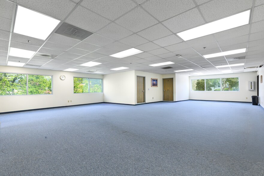 More Photos Of 1780 E Lemonwood Dr, Santa Paula Manufacturing For Lease