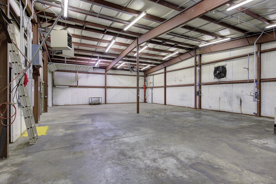 More Photos Of 180 Ushers Rd, Round Lake Warehouse For Sale