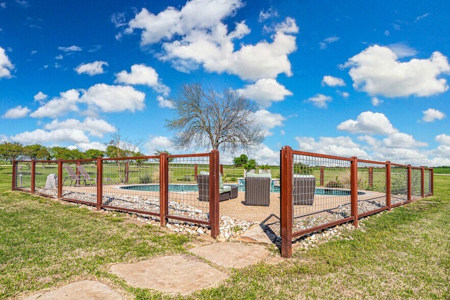 More Photos Of 4158 Creek Rd, Temple Specialty For Sale