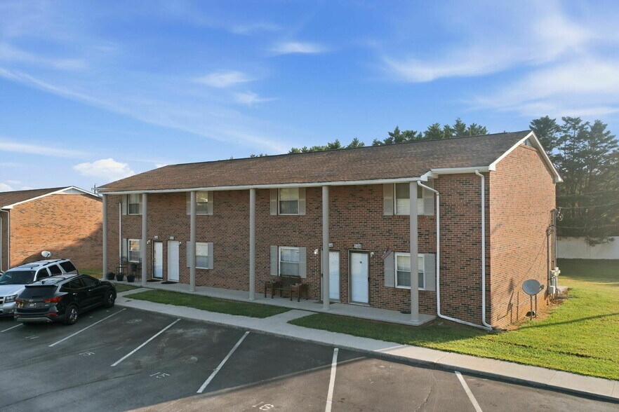 More Photos Of 3100 E Governor John Sevier Hwy, Knoxville Multifamily For Sale
