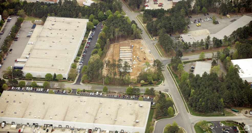 More Photos Of 10410 Globe Rd, Morrisville Showroom For Lease