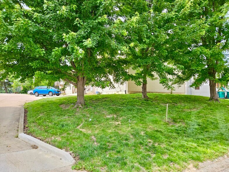 More Photos Of 601-605 W Orchard St, Macomb Apartments For Sale