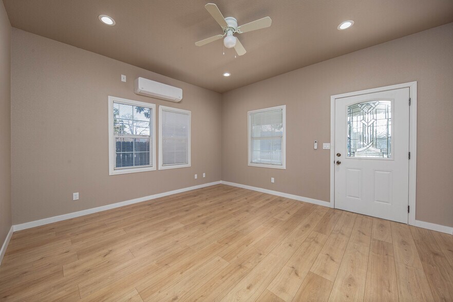 More Photos Of 115 E Walnut St, Lodi Freestanding For Sale