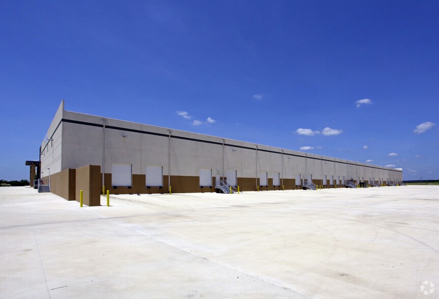 More Photos Of 5500 Mid Cities, Schertz Warehouse For Lease