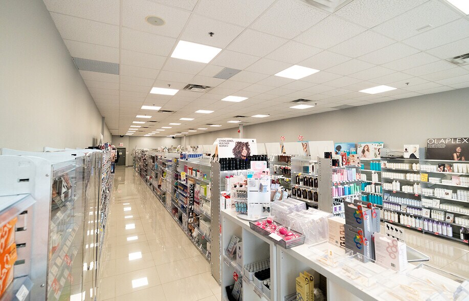 More Photos Of 675 Empress St, Winnipeg Storefront For Lease