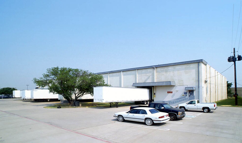 More Photos Of 2667-2677 Northaven Rd, Dallas Warehouse For Lease