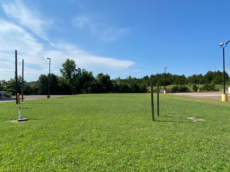 More Photos Of 1105 E 82 Hwy, Starkville Land For Sale