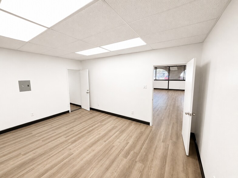 More Photos Of 3911 Woodbury Dr, Austin Warehouse For Lease