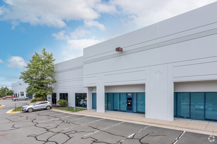 More Photos Of 23700 Pebble Run Pl, Sterling Warehouse For Lease