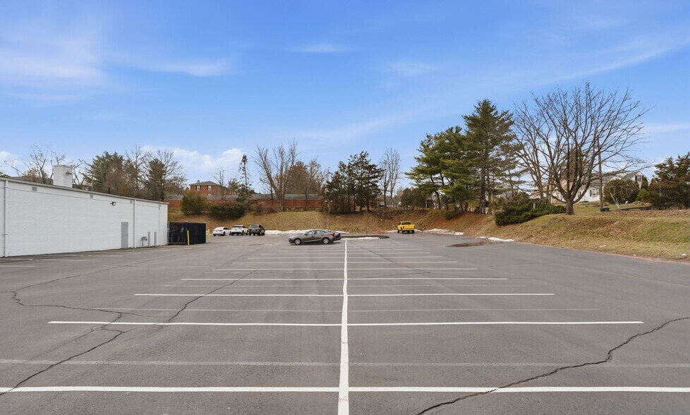 More Photos Of 657 Silas Deane Hwy, Wethersfield Freestanding For Lease