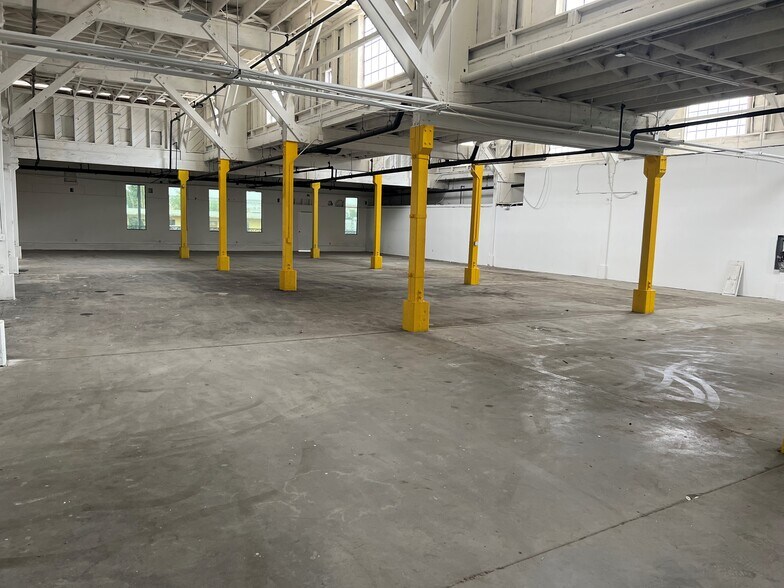 More Photos Of 9000 Arlington Ave, Riverside Manufacturing For Lease