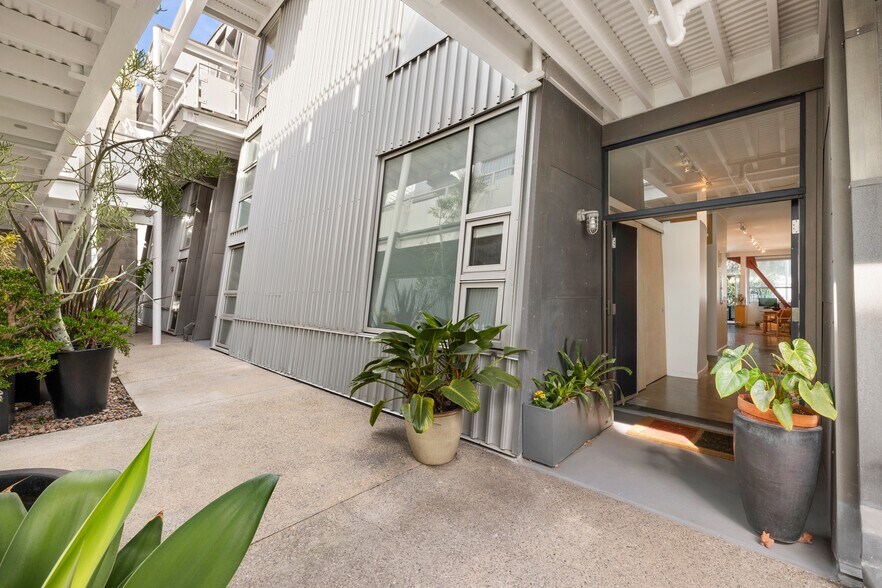 More Photos Of 615 Hampton Dr, Venice Apartments For Sale