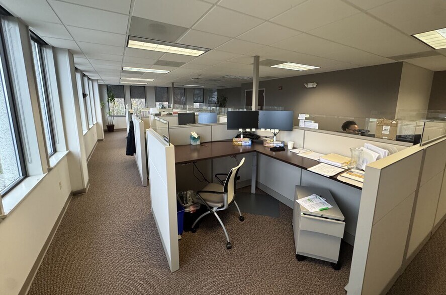 More Photos Of 346 Shelburne Rd, Burlington Office For Lease